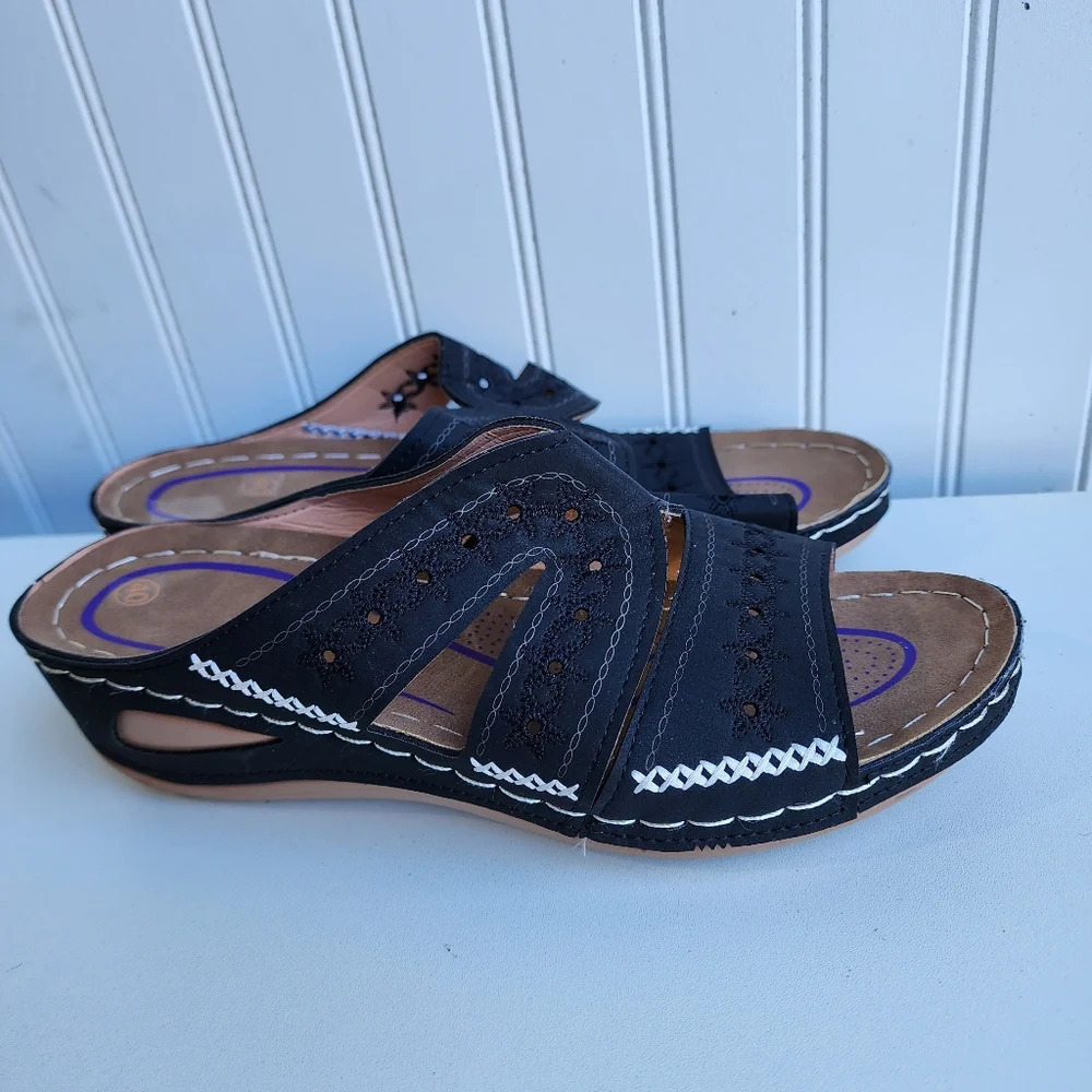 Lighweight Women's Size 9 Black Slip On Boho Hippie Sandals Embroidered EU40